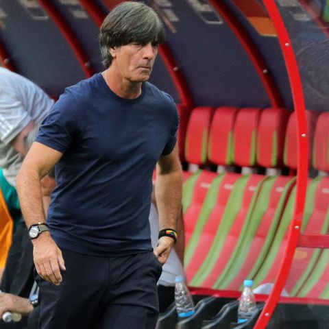 Joachim Löw muss mit ansehen, wie seine Mannschaft gegen Südkorea verliert und aus dem Turnier flieg