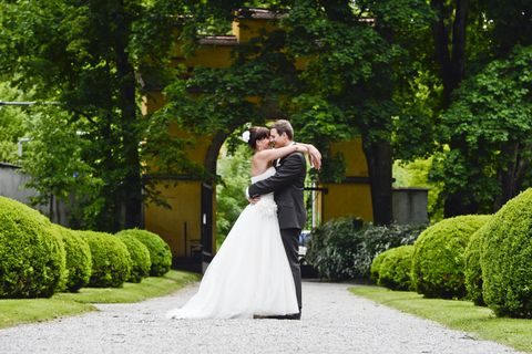 Braut trägt ganz ein ganz besonderes Brautkleid
