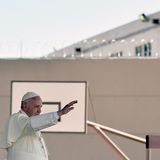 Katholischer Knast  Begeht ein Vatikanbürger ein Verbrechen, muss er sich vor einem der Gerichte des Staates verantworten. Die vatikanische Gendarmerie hat mehrere Gefängniszellen, die recht freundlich und modern gestaltet sein sollen. Bei Haftstrafen werden die Verurteilten aber meist in die – deutlich unbequemeren – italienischen Gefängnisse überstellt.