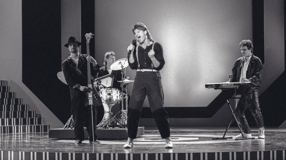 Pur-Auftritt 1988 im Fernsehen. Reidl steht rechts am Keyboard