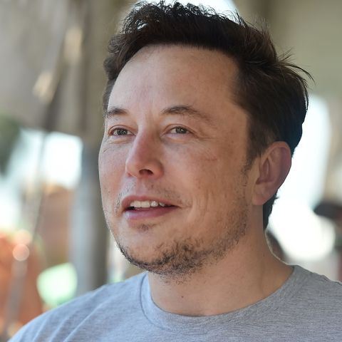 Elon Musk kifft