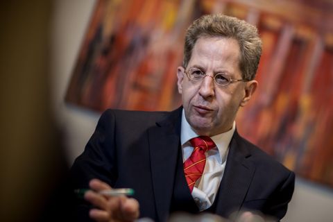 Mit kritischen Äußerungen zu Video-Aufnahmen aus Chemnitz hat Hans-Georg Maaßen eine heftige Debatte losgetreten