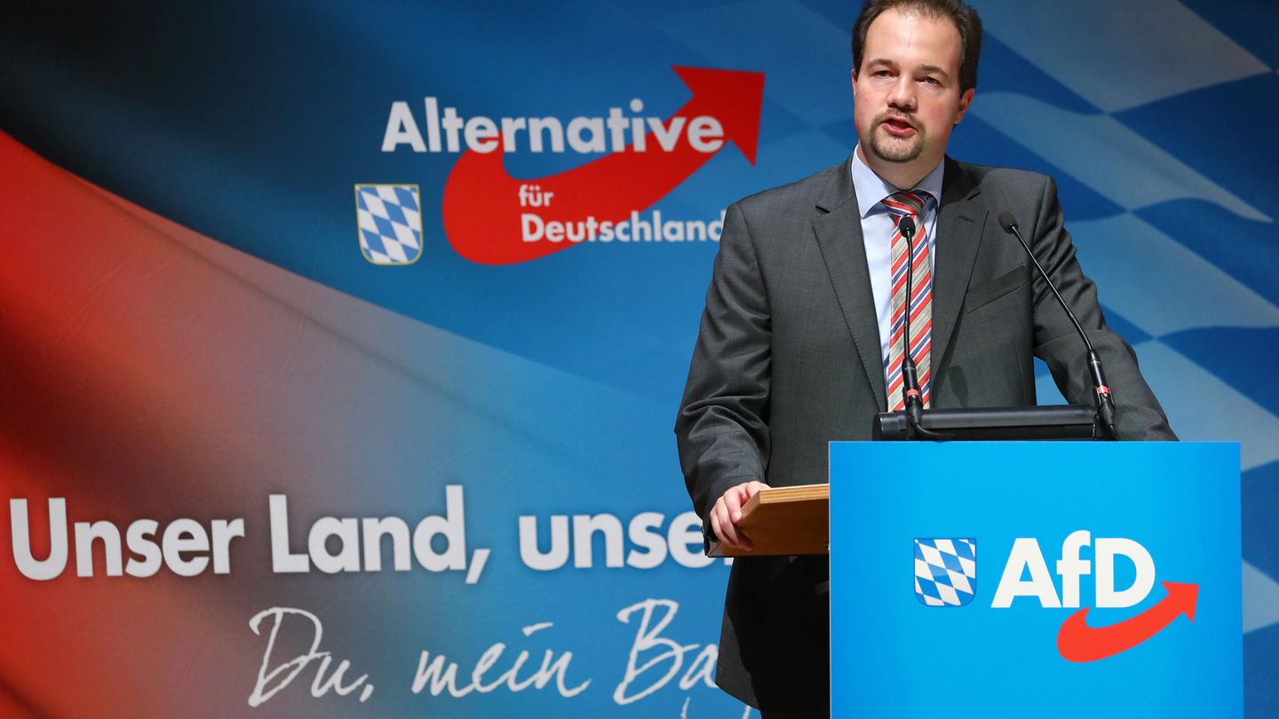 Martin Sichert, Landesvorsitzender der AfD in Bayern - seine Partei will sich nicht zu einem provokanten Plakat äußern