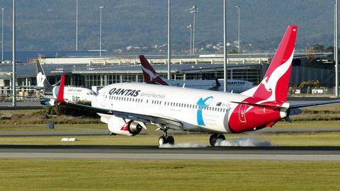 Ein Qantas-Flieger am Flughafen Perth, Australien (Symbolbild)