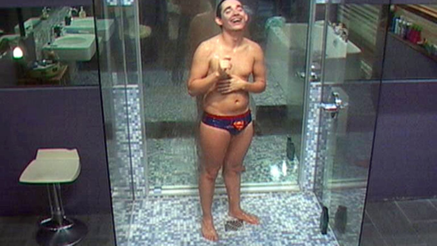 Und noch ein weiteres TV-Format ließ Küblböck nicht aus: Am 4. September 2005 steht er im "Big Brother"-Dorf in Köln unter der Dusche. 