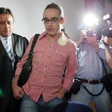 Daniel Küblböck am 23. Juni 2004 auf den Weg in den Gerichtssal im Amtsgericht Eggenfelden.