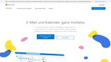 Outlook.com  Vor vielen Jahren hieß der Dienst noch Hotmail. Microsoft kaufte den kostenlosen Mailer und baute ihn umfangreich zum kostenlosen Outlook.com um. Mit dem Mailprogramm, dem Terminplaner und den Dienste OneNote sowie der Cloud OneDrive ist Outlook.com eine gute Alternative zum Google-Angebot. Der Kalender wurde mit dem jüngsten Update um "Familienfunktionen" erweitert. Wie bei Google gilt aber auch hier: Wenn man seine Familie damit organisieren möchte, sollten sich alle ein Konto bei Outlook.com anlegen. In Windows 10 sind die Dienste nahtlos integriert.  http://www.microsoft.com/de-de/outlook-com/