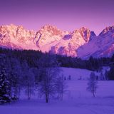 Ausblick auf ein winterliches tal in Tirol