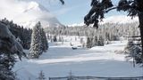 Blick auf ein Bergpanorama in Tirol