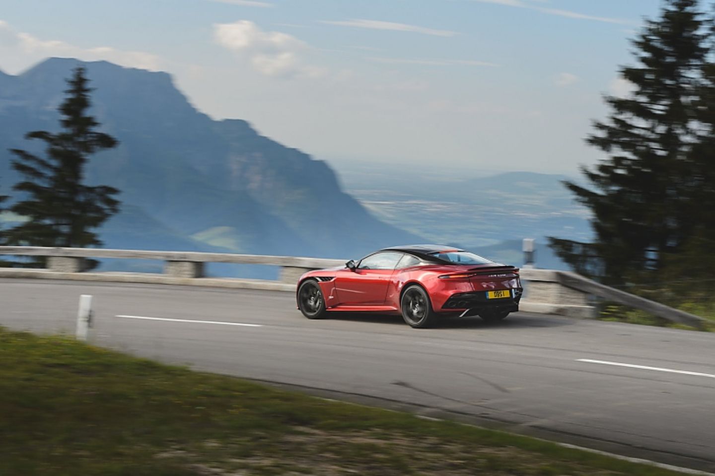 Aston Martin DBS Superleggera
