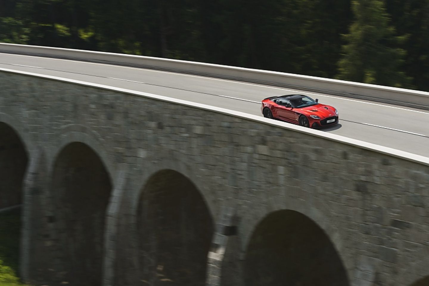 Aston Martin DBS Superleggera