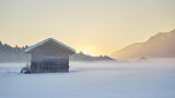 Eine Hütte im winterlichen Tirol
