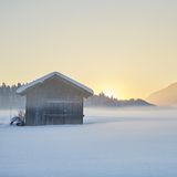 Eine Hütte im winterlichen Tirol