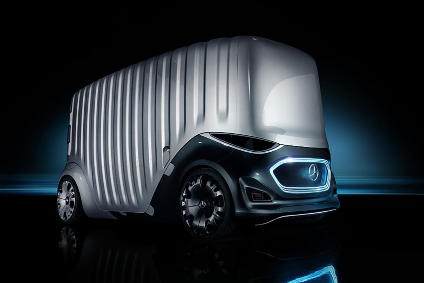 Mercedes Vision Urbanetic - mit dem aufsetzbaren Koffermodul können Gegenstände transportiert werden Mercedes Vision Urbanetic - mit dem aufsetzbaren Koffermodul können Gegenstände transportiert werden