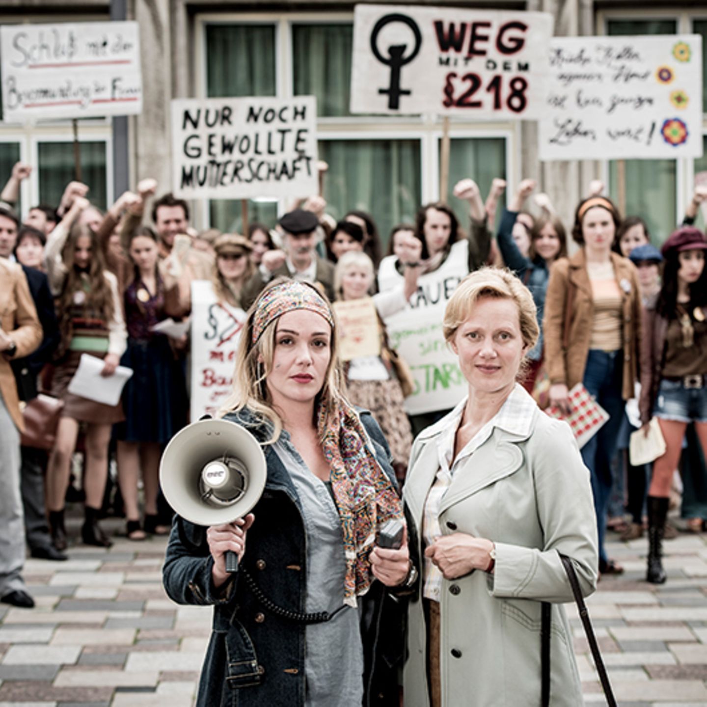 Alwara Höfels und Anna Schudt in dem TV-Film "Aufbruch in die Freiheit"