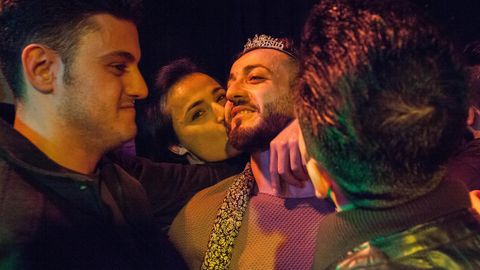 Ein Tag der Leichtigkeit in Jahren unter Druck: Hussein trägt die Krone des Mister Gay Syria. Der Wettbewerb wurde nie wiederholt.