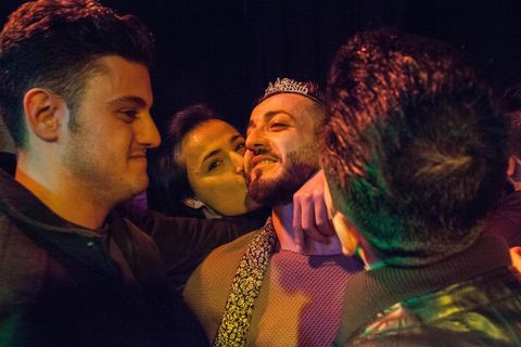 Ein Tag der Leichtigkeit in Jahren unter Druck: Hussein trägt die Krone des Mister Gay Syria. Der Wettbewerb wurde nie wiederholt.