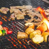 Auf keinen Fall abschlagen sollte man daher eine Einladung zum Braai, der südafrikanischen Variante des Barbecue.