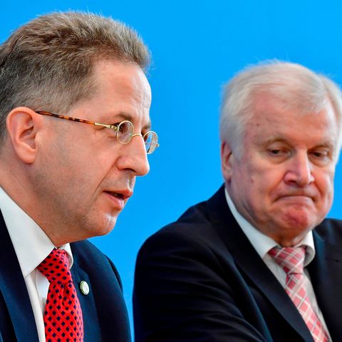 Hans-Georg Maaßen (l.) und Horst Seehofer: Entlässt der Innenminister seinen obersten Verfassungsschützer? Viel spricht dafür.