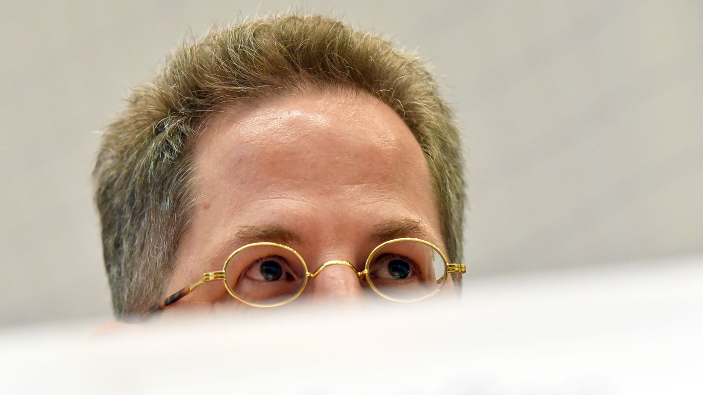 Verfassungsschutz-Präsident Hans-Georg Maaßen ist nach seinen Aussagen zu Chemnitz schwer unter Druck