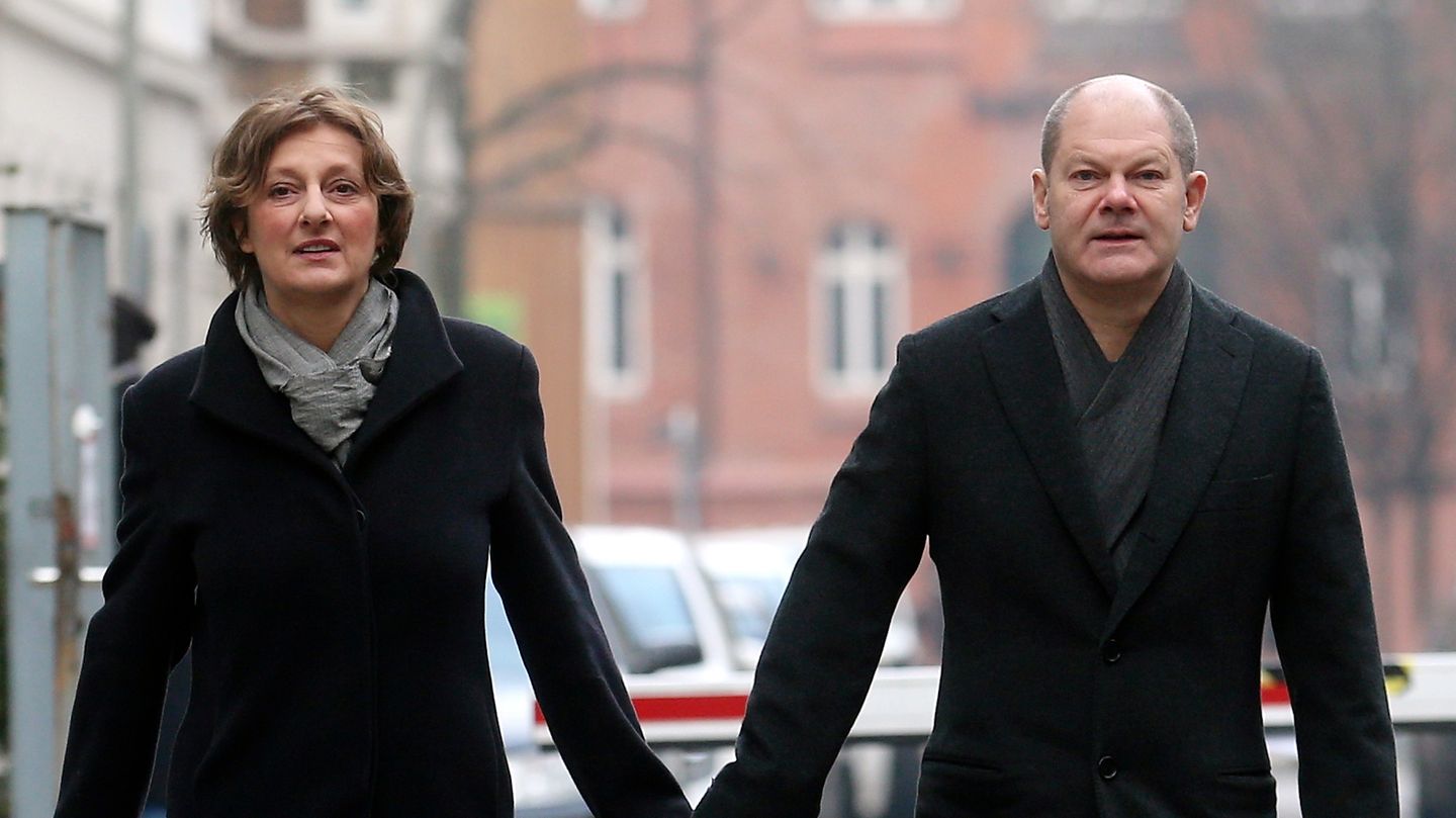 Olaf Scholz und Britta Ernst Hand in Hand - Ein bekannter Lobbyist ist ihr Vermie