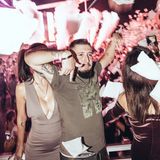 Let’s get the Party started: Wenn Indrit erst mal loslegt, steigt nicht nur  die Stimmung, sondern auch die Rechnung in ungeahnte Höhen.