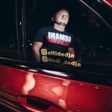 Fühlt sich wie der Coolste, wenn er cruist:  Lindi Dedja vor seiner neuen Karre – mit seinem Insta-Tag an jedem Fenster.