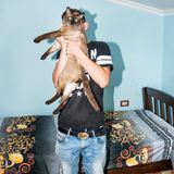 Der Admin. Als Nicht-Rich-Kid-of-Tirana teilt er sich sein Zimmer mit seiner Schwester. Und der Katze.