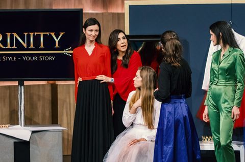 Judith Williams ist vom Zippverschlusssystem des Modelabels Trinity nicht überzeugt