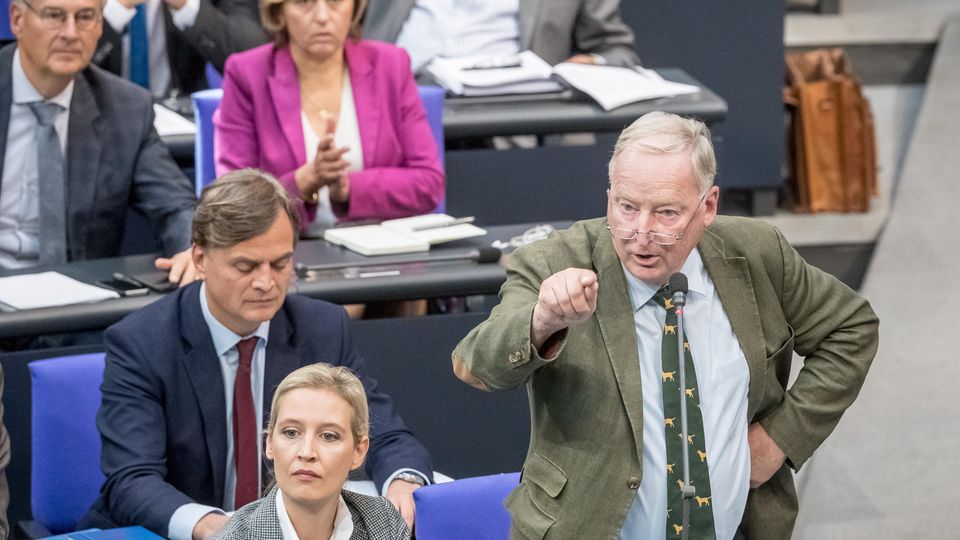 Generalaussprache zur Regierungspolitik - Schlagabtausch im Bundestag