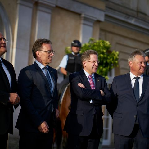 V.l.n.r.: Dieter Romann (Bundespolizei), Holger Münch (BKA) , Hans-Georg Maaßen (Verfassungsschutz) und Bruno Kahl (BND) posieren vor der Orangerie von Schloss Charlottenburg