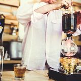 Kaffeekochen mit der Cona-Kanne ähnelt einem Chemie-Experiment