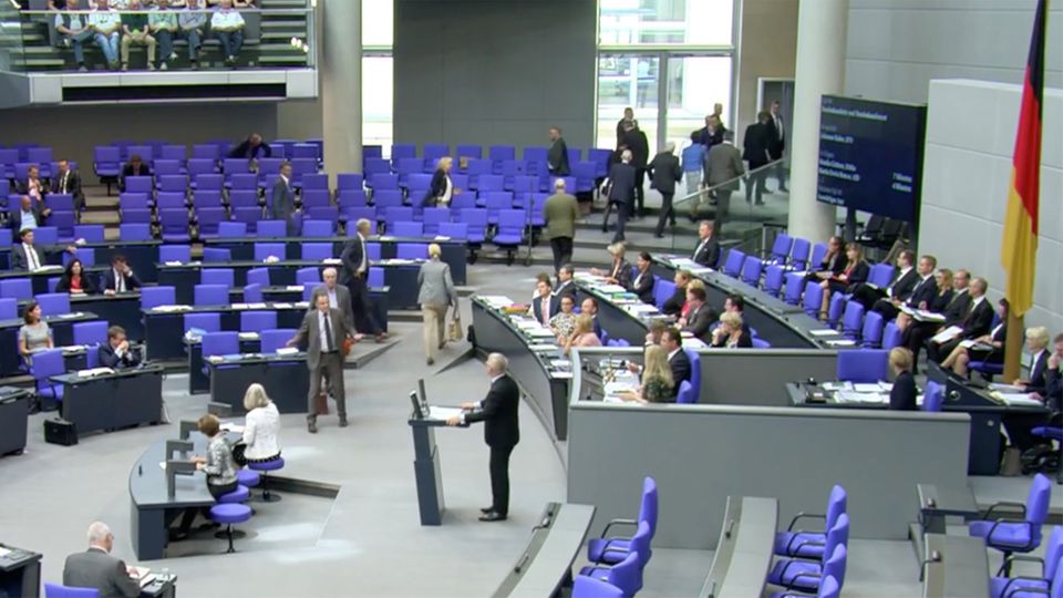 Bundestag: AfD-Fraktion verlässt nach Rede des SPD-Politikers Johannes Kahrs den Plenarsaal Bundestag: AfD-Fraktion verlässt nach Rede des SPD-Politikers Johannes Kahrs den Plenarsaal