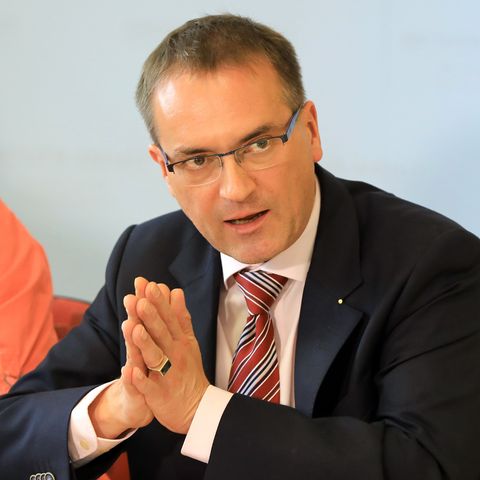 Der Leitende Staatsanwalt Horst Nopens spricht auf einer Pressekonferenz