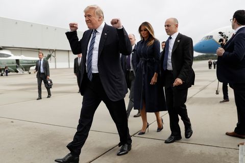 Trauer um Terroropfer: Siegerpose auf 9/11-Gedenkfeier: Trumps Gesten sorgen für Empörung