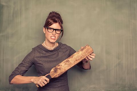 Das Holzwerkzeug für das Schlagen von Kindern an der Schule in Georgia muss 61 cm lang, 15 cm breit, und knapp 2 cm dick sein