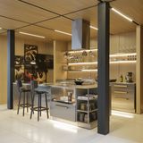 Die Küche ist offen zum Wohnbereich.