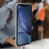 Keynote: Auch das günstigste neue iPhone, das iPhone XR, kommt jetzt im Look des letztjährigen Spitzenmodells daher...