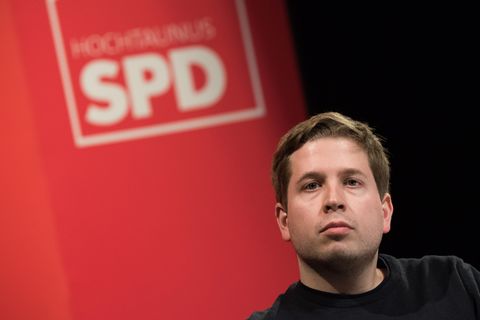 SPD-Politiker wie Kevin Kühnert stellen große Koalition nach Festhalten Seehofers an Maaßen infrage