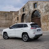 Der Jeep Cherokee ist 4,62 Meter lang