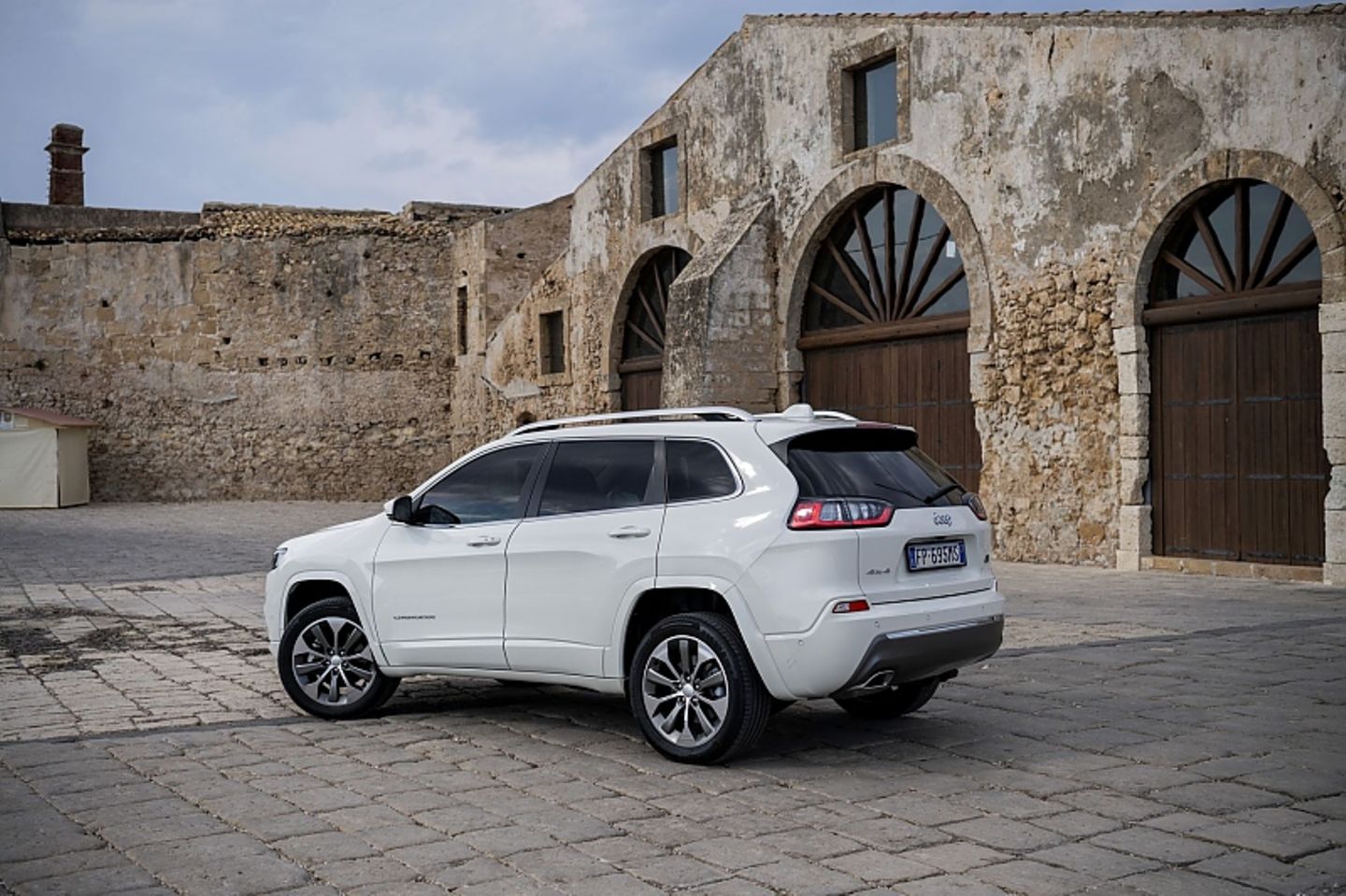 Der Jeep Cherokee ist 4,62 Meter lang