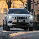 Der Jeep Cherokee hat jetzt LED-Scheinwerfer