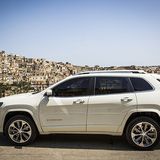 Zunächst startet der Jeep Cherokee mit dem 195 PS-Diesel