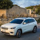 Der Jeep Cherokee 2.2 MJ erreicht nach 9,3 Sekunden Landstraßentempo