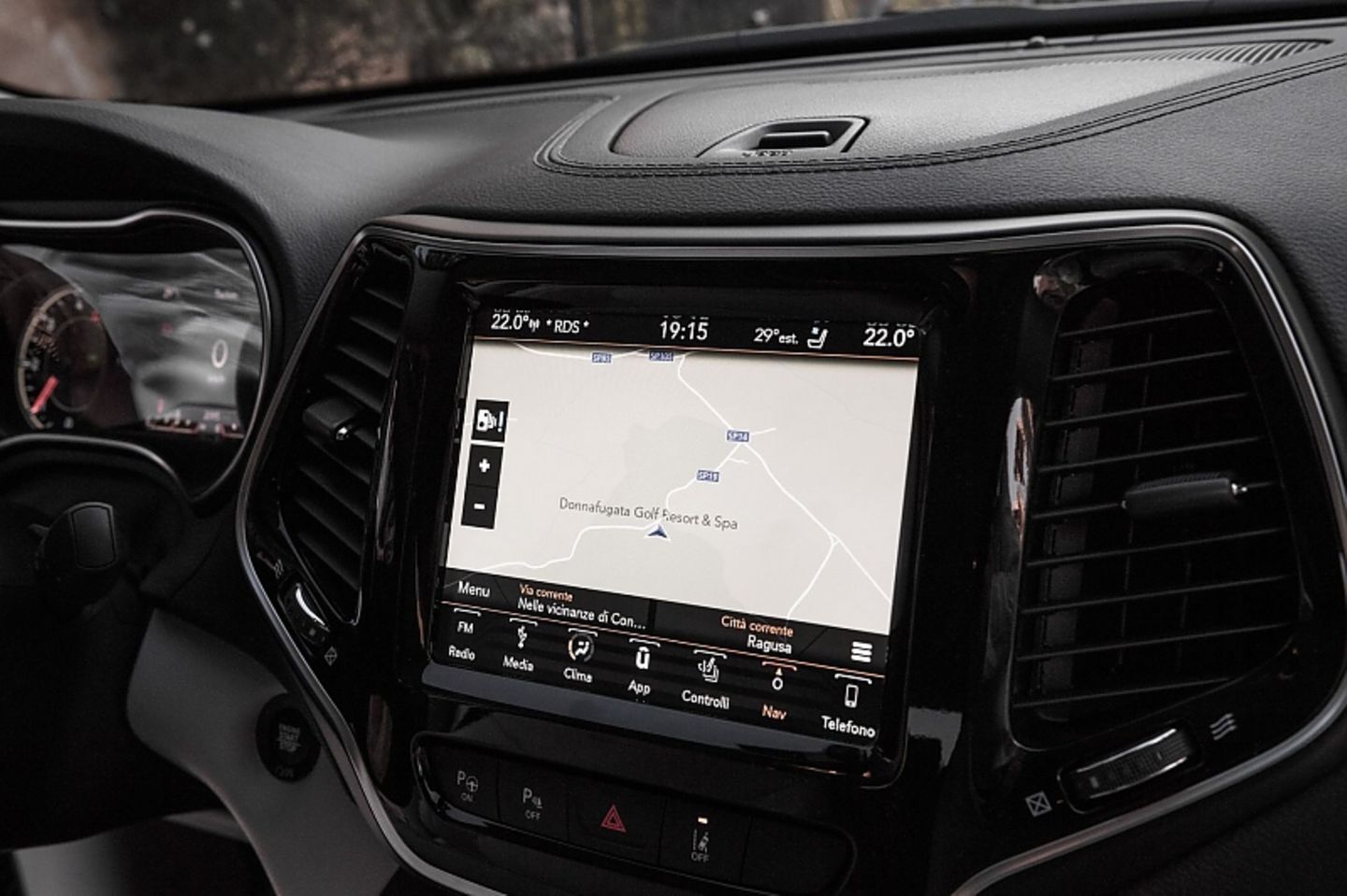 Das UConnect-System erledigt seinen Infotainment-Job gut