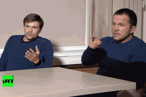 Russland, Moskau: Das Videostandbild des russischen Fernsehsender RT zeigt Ruslan Boschirow (l.) und Alexander Petrow