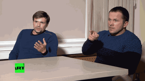 Russland, Moskau: Das Videostandbild des russischen Fernsehsender RT zeigt Ruslan Boschirow (l.) und Alexander Petrow