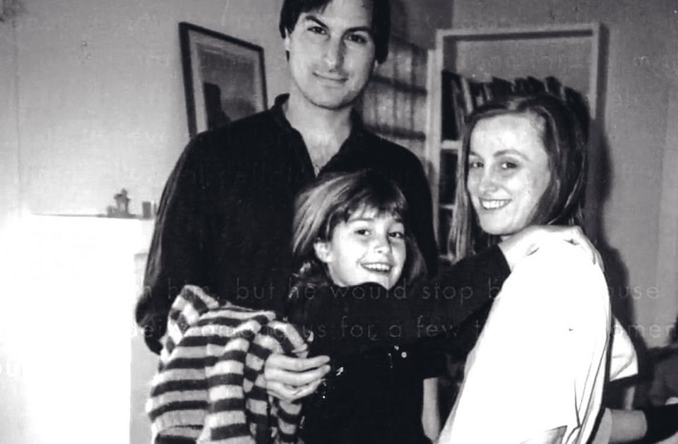 Lisa 1986 mit ihrem Vater und Tante Mona Simpson. Jobs sah seine Tochter immer wieder jahrelang nicht.  