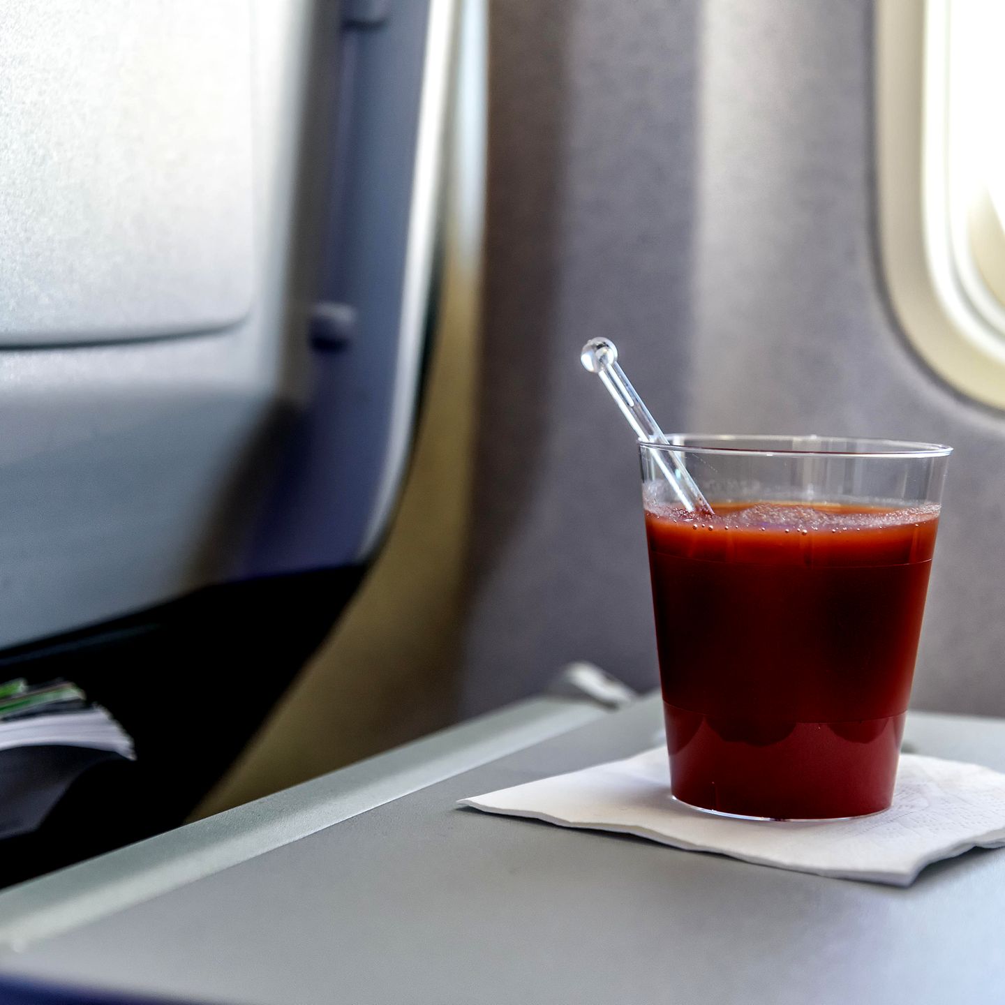 Forgænger tyfon Spil Flugzeug: Warum wir über den Wolken so gerne Tomatensaft trinken | STERN.de