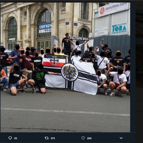 Während EM 2016: Sächsischer Beamter ist auf Hitlergruß-Foto zu sehen - und bekommt nun die Quittung dafür